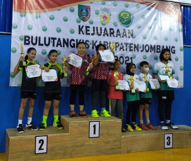 Siswa MIN 4 Jombang Raih 2 Juara Kejuaraan Bulutangkis