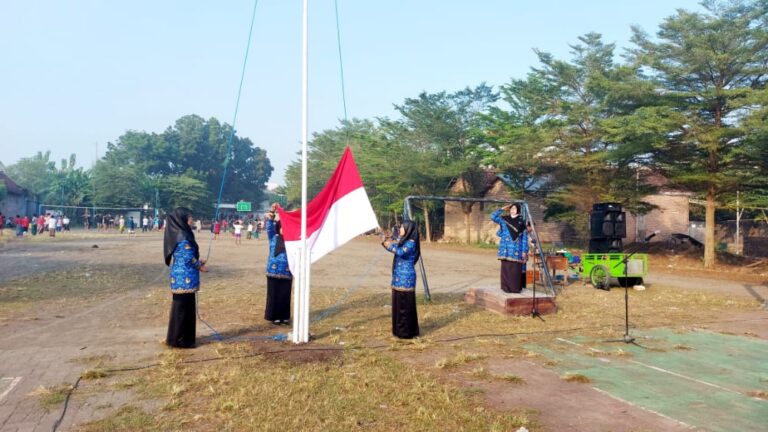 Penuh Khidmat, Upacara Peringatan HUT RI 77 di MIN 4 Jombang