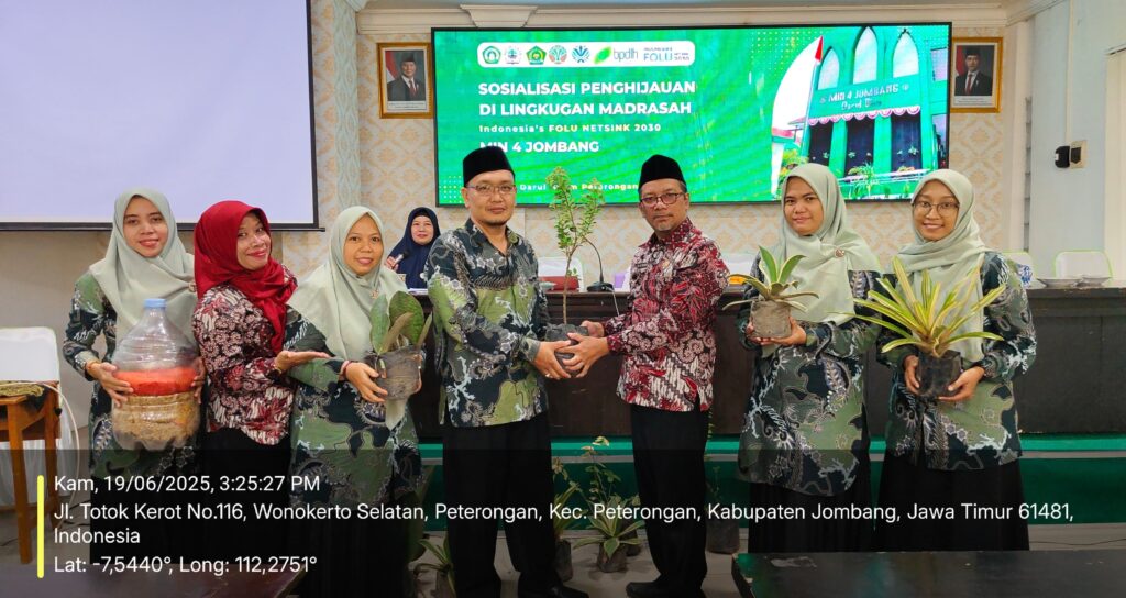Sosialisasi Penghijauan di MIN 4 Jombang, Wujud Dukungan Indonesia FOLU Net Sink 2030