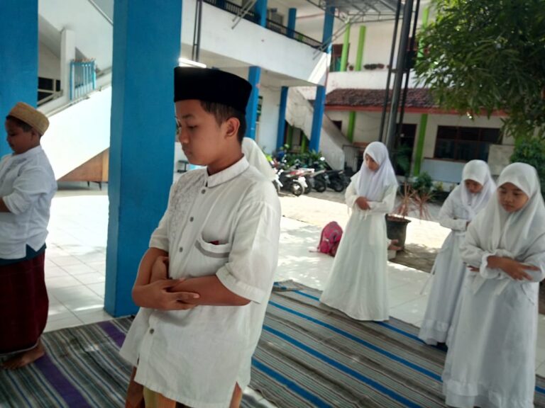 Pelaksanaan Ujian Akhir Darul Ulum Di Min 4 Jombang