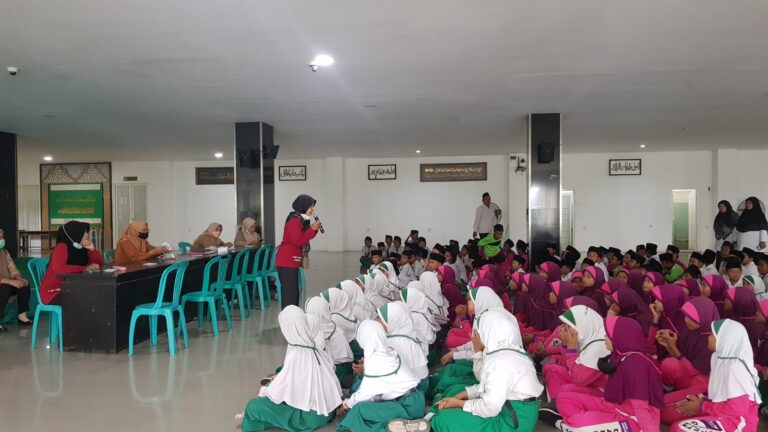 MIN 4 Jombang Menyelenggarakan Imunisasi dan Pemeriksaan Kesehatan