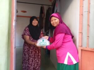 MIN 4 Jombang Salurkan Zakat Fitrah, Perkuat Kepedulian Sosial di Lingkungan Madrasah