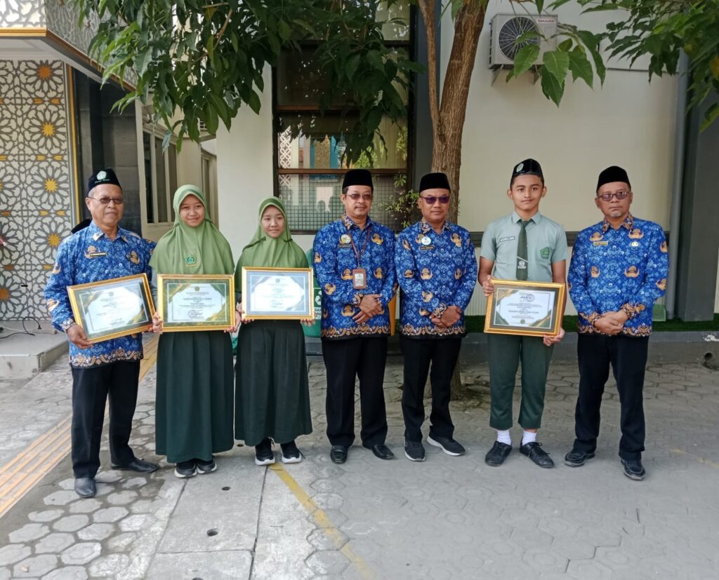 Masuk 10 Besar Terbaik TKA Kabupaten, 4 Siswa MIN 4 Jombang Terima Apresiasi dari Plt. Kepala Kemenag Jombang