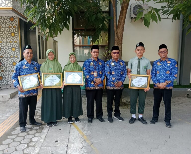 Masuk 10 Besar Terbaik TKA Kabupaten, 4 Siswa MIN 4 Jombang Terima Apresiasi dari Plt. Kepala Kemenag Jombang