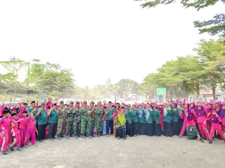Bentuk Kedisiplinan Siswa, MIN 4 Jombang Gelar Pelatihan PBB Bersama Koramil 0814-13 Peterongan