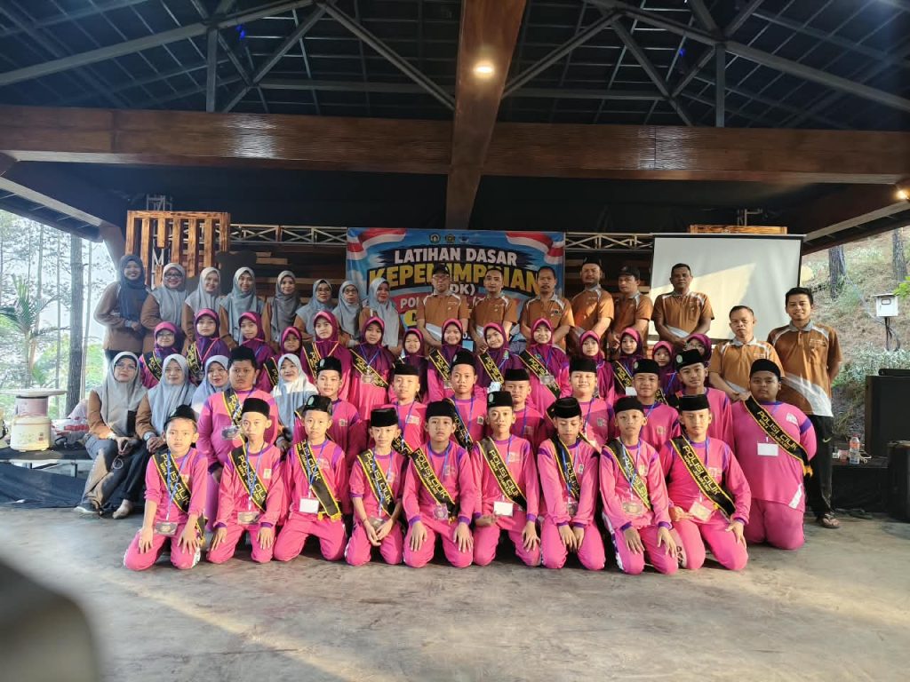 Membentuk Jiwa Kepemimpinan dan Karakter Disiplin, MIN 4 Jombang Gelar Latihan Dasar Kepemimpinan Polisi Cilik